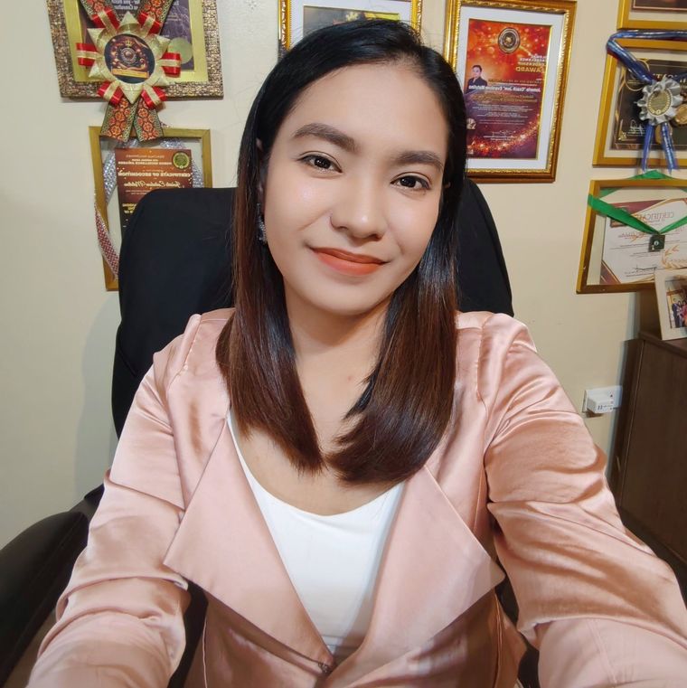 Coach Roanne Joy at her desk